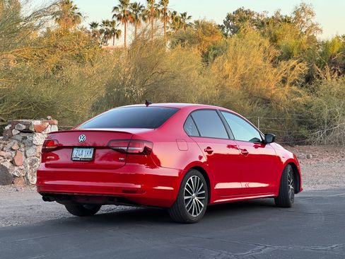 Used 2016 Volkswagen Jetta Sport FWD image 6