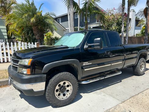 Used 2006 Chevrolet Silverado 2500 LT w/ Heavy-Duty Power Package AWD/4WD image 5