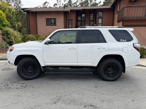 Used 2016 Toyota 4Runner Trail Premium AWD/4WD image 6