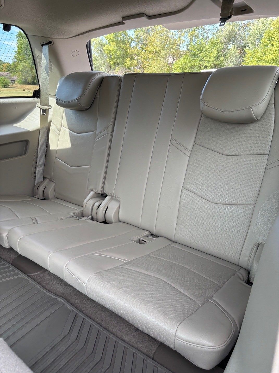 Used 2017 Cadillac Escalade Premium Luxury AWD/4WD image 16