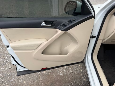 Used 2016 Volkswagen Tiguan S image 6