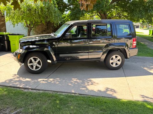 Used 2009 Jeep Liberty Sport AWD/4WD image 1