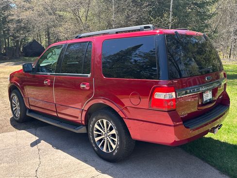 Used 2017 Ford Expedition XLT AWD/4WD image 10