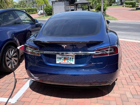 Used 2020 Tesla Model S AWD image 4