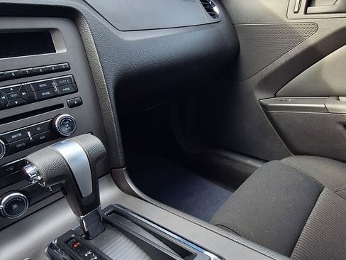 Used 2010 Ford Mustang Coupe image 11