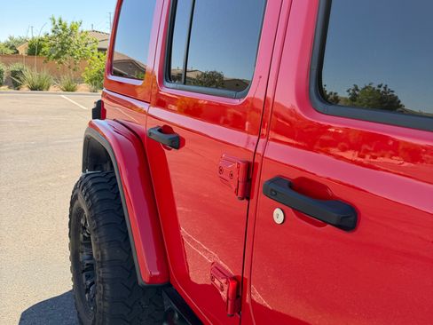 Used 2021 Jeep Wrangler Unlimited Rubicon AWD/4WD image 11