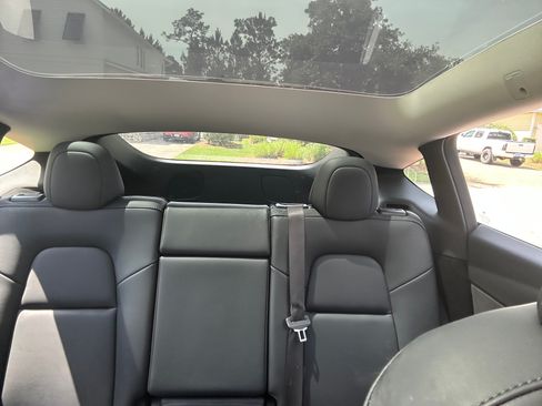 Used 2023 Tesla Model Y Performance AWD/4WD image 9