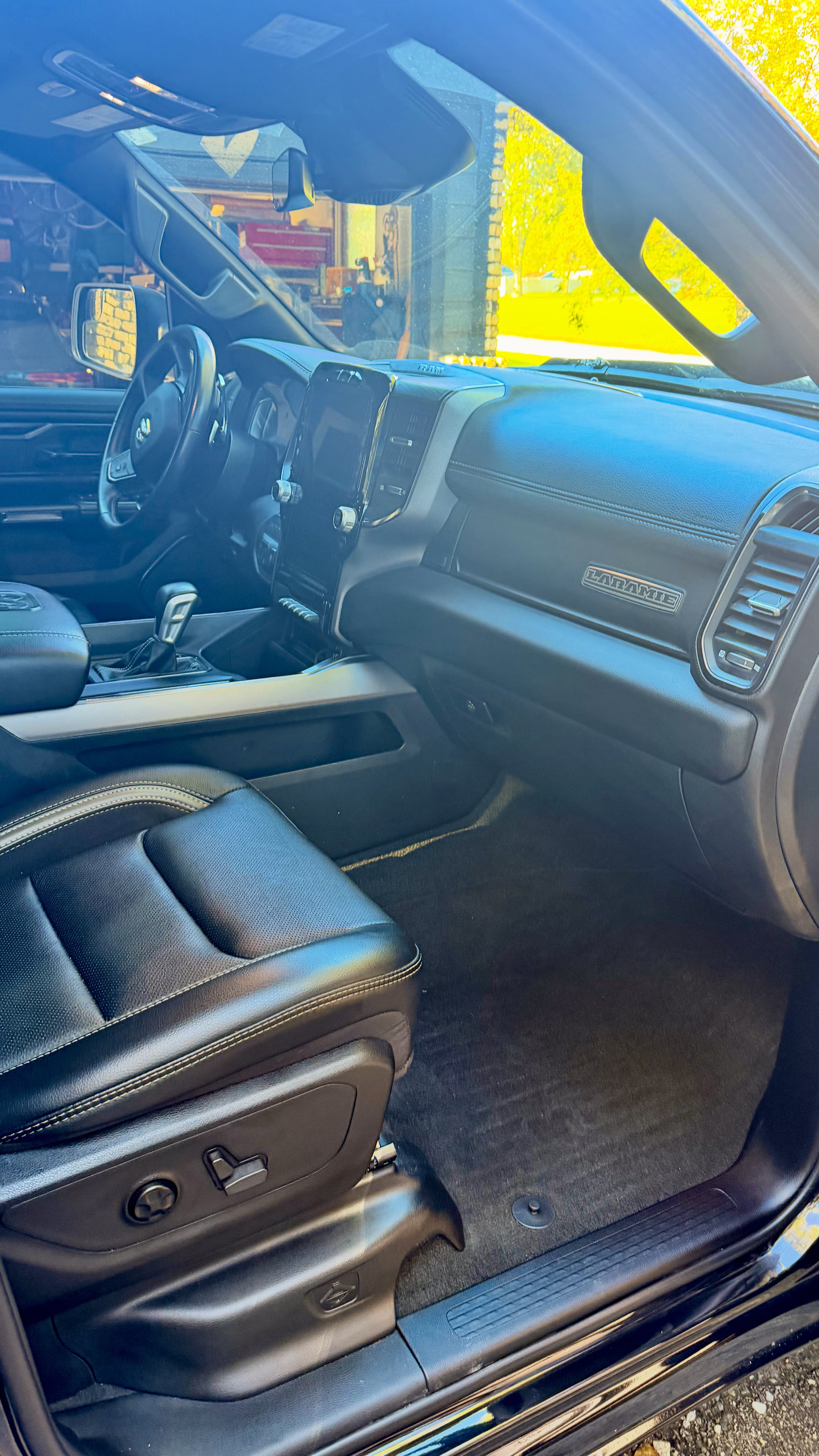 Used 2023 RAM 1500 Laramie AWD/4WD image 30