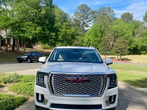 Used 2021 GMC Yukon XL Denali w/ Denali Ultimate Package image 4