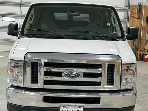 Used 2014 Ford E-350 and Econoline 350 XLT image 4