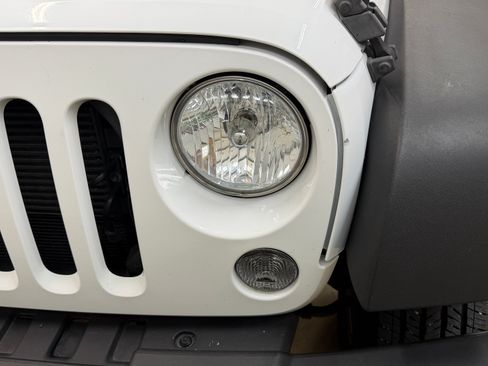 Used 2016 Jeep Wrangler Sport w/ Connectivity Group AWD/4WD image 26
