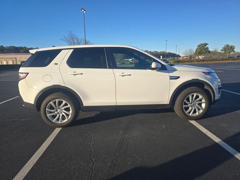 Used 2016 Land Rover Discovery Sport HSE image 2