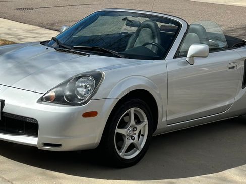 Used 2001 Toyota MR2 Spyder Convertible 2D image 1
