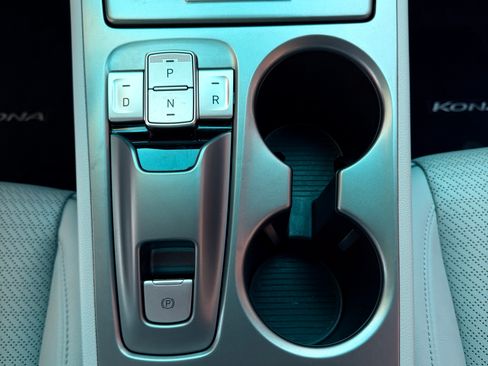 Used 2021 Hyundai Kona Limited image 11