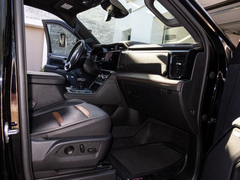 Used 2023 GMC Sierra 1500 AT4 w/ AT4 Premium Package AWD/4WD image 18