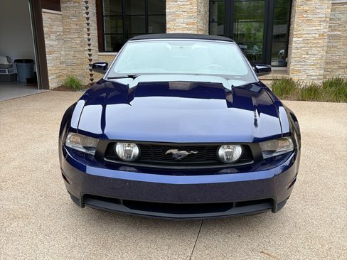 Used 2011 Ford Mustang GT Premium w/ Electronics Pkg RWD image 4