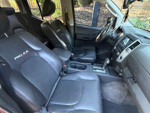 Used 2011 Nissan Xterra PRO-4X w/ Pro-4x Leather Pkg AWD/4WD image 10