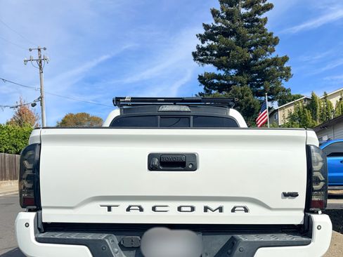 Used 2016 Toyota Tacoma TRD Off-Road AWD/4WD image 13