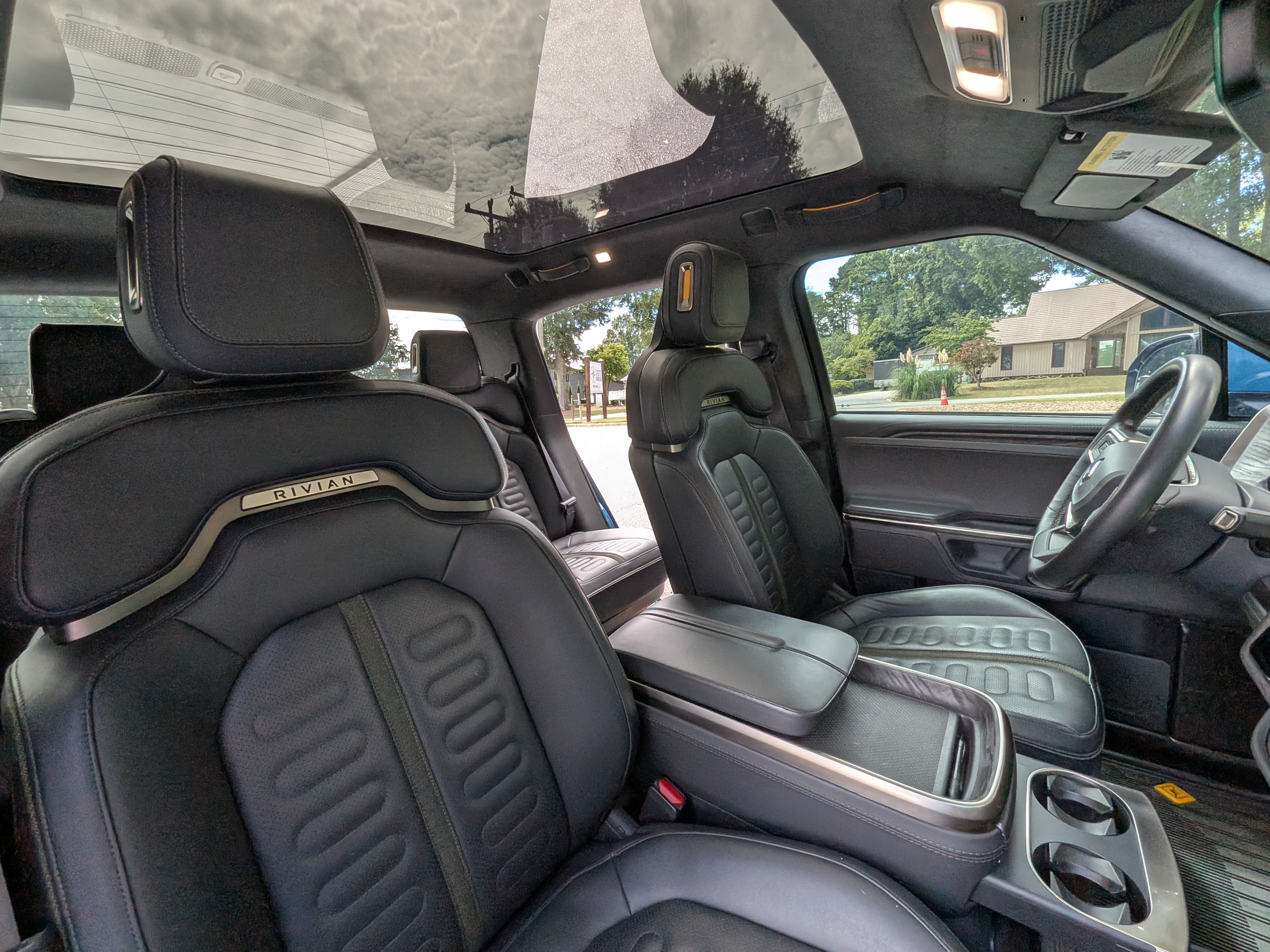 Used 2022 Rivian R1T Launch Edition AWD/4WD image 16
