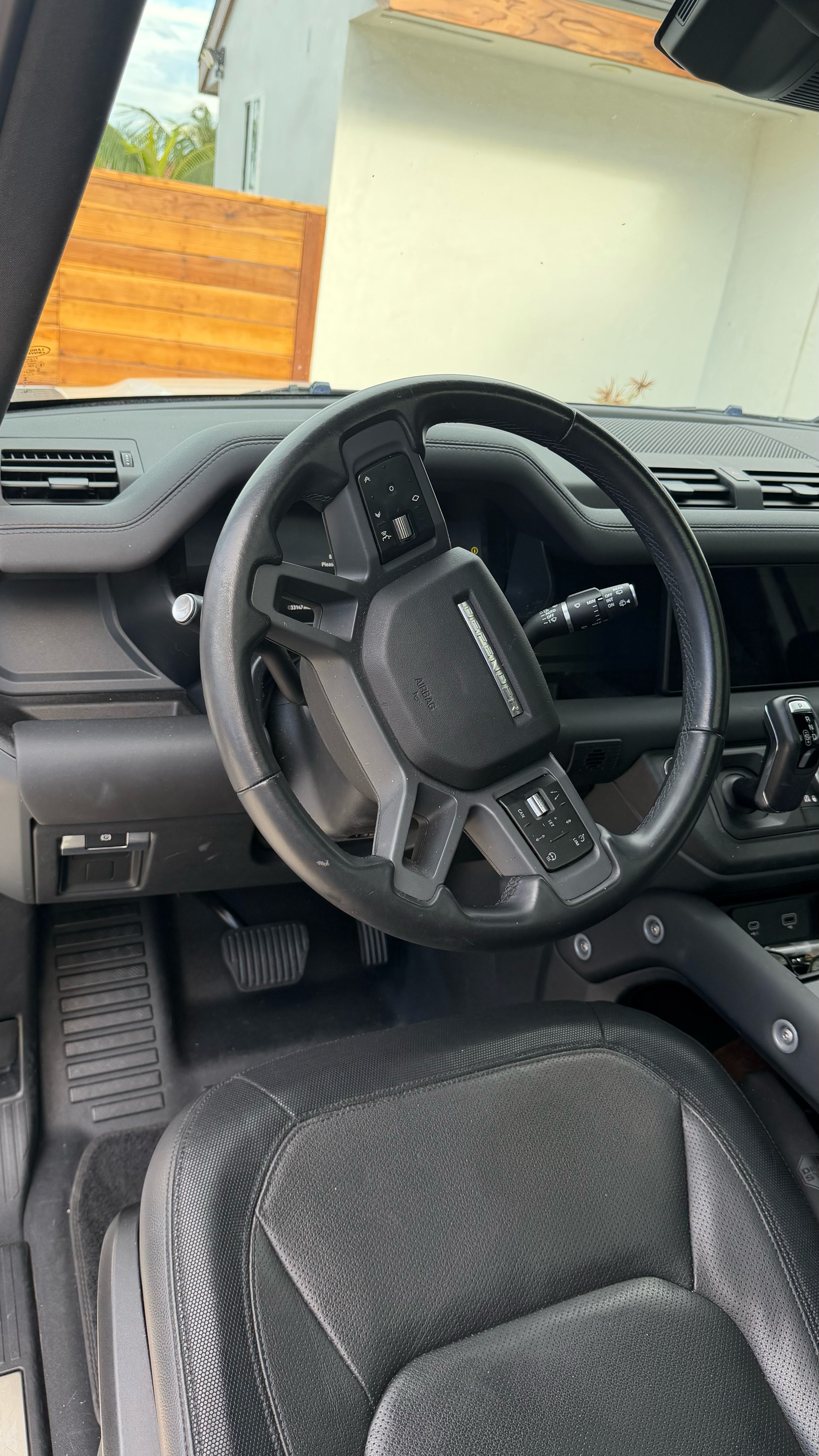 Used 2024 Land Rover Defender 90 X-Dynamic SE AWD/4WD image 2