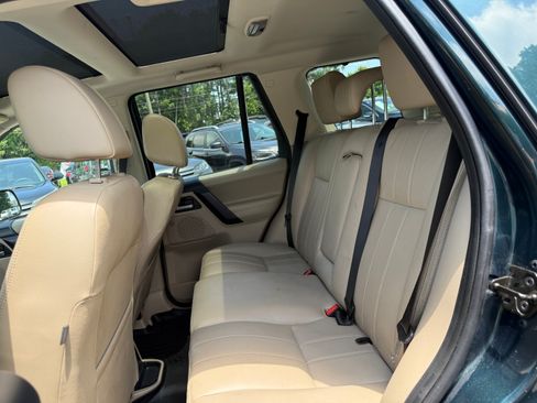 Used 2015 Land Rover LR2 HSE image 9