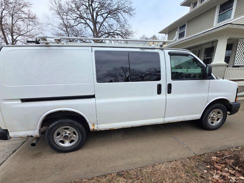 Used 2007 Chevrolet Express 1500 Van 3D image 1