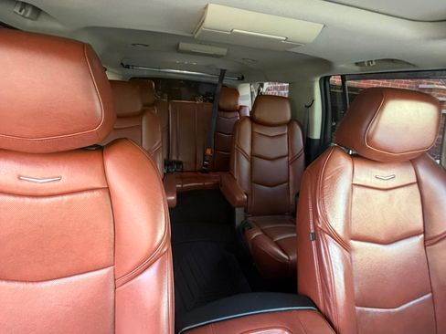 Used 2017 Cadillac Escalade ESV Luxury AWD/4WD image 13