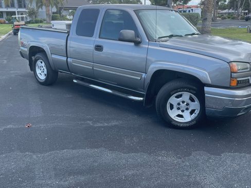 Used 2006 Chevrolet Silverado 1500 LT w/ Onstar Plus Package AWD/4WD image 4