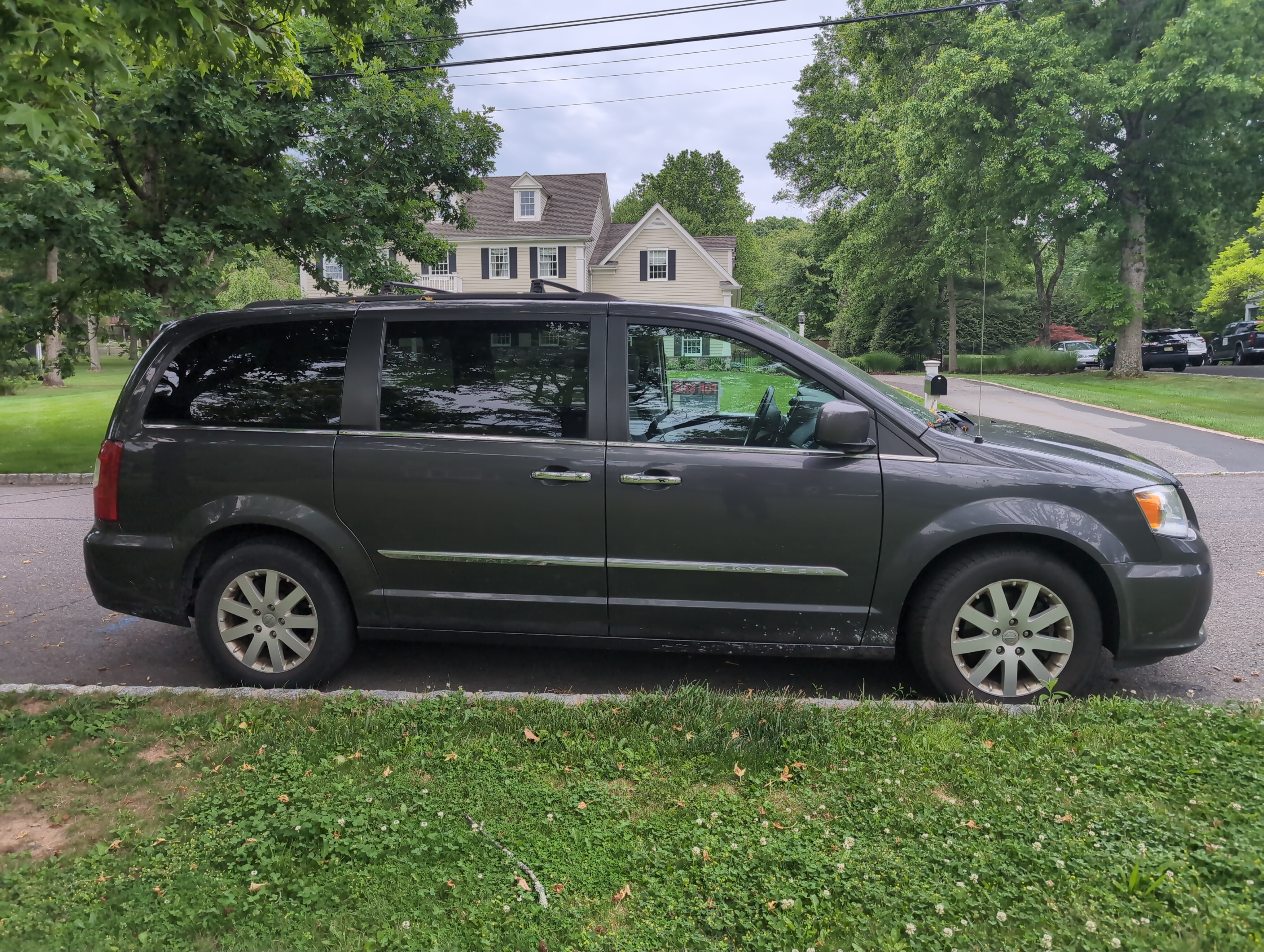 Used 2016 Chrysler Town & Country Touring w/ Driver Convenience Group FWD image 5