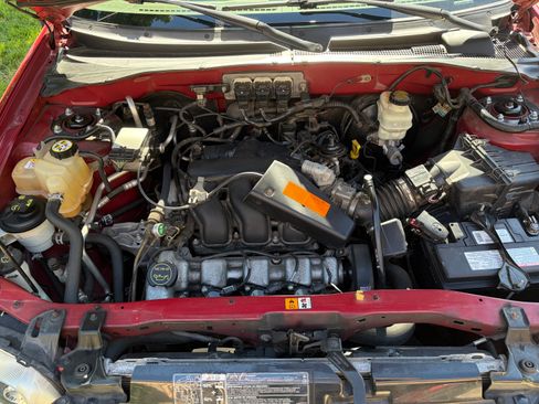 Used 2005 Ford Escape Limited AWD/4WD image 13