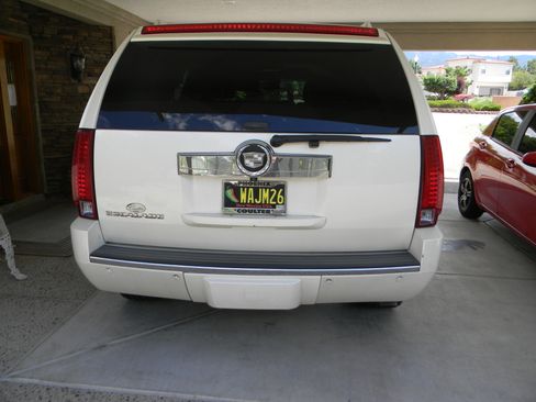Used 2007 Cadillac Escalade AWD w/ Information Package image 6