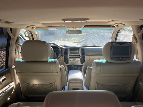 Used 2007 Toyota Land Cruiser Sport Utility 4D image 5