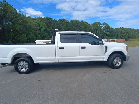 Used 2017 Ford F250 XL w/ Power Equipment Group image 9