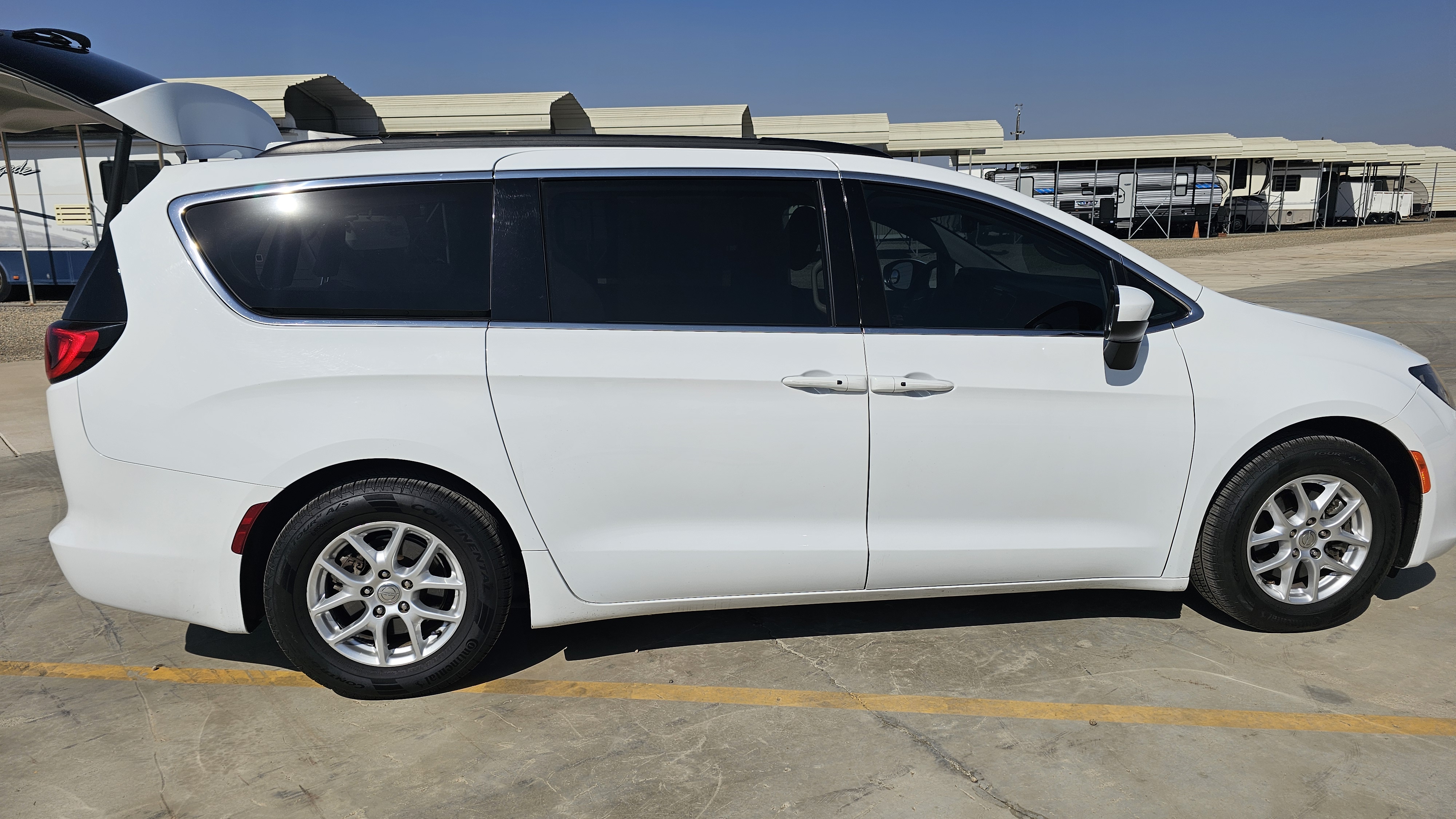 Used 2020 Chrysler Voyager Lxi FWD image 8