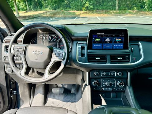 Used 2021 Chevrolet Tahoe LT w/ LT Signature Package AWD/4WD image 14