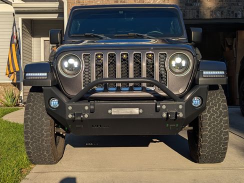 Used 2021 Jeep Gladiator Overland image 1