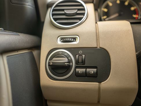 Used 2011 Land Rover LR4 image 18