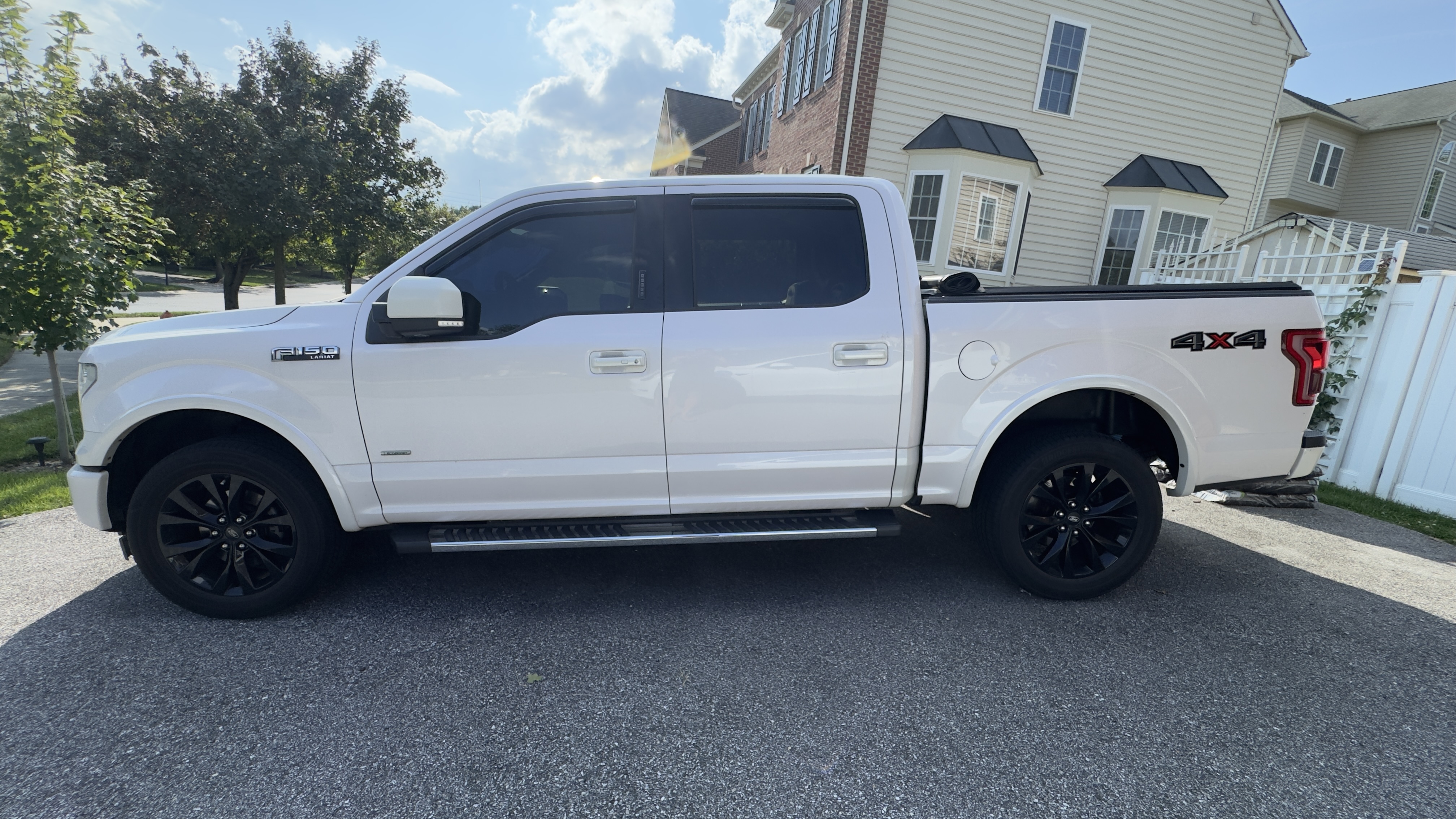 Used 2017 Ford F150 Lariat w/ Equipment Group 502A Luxury AWD/4WD image 2