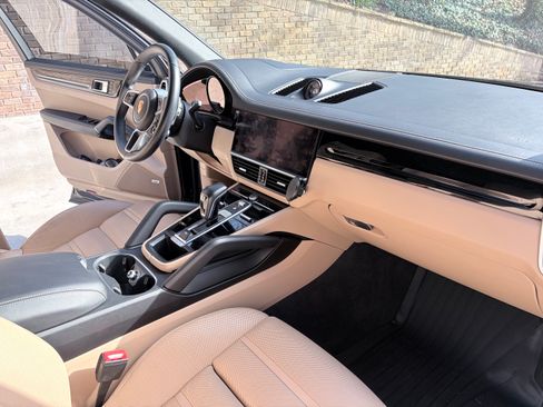 Used 2021 Porsche Cayenne S image 25