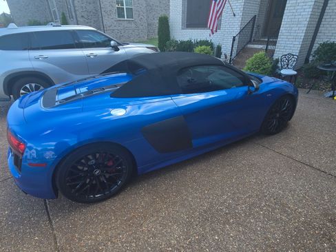 Used 2018 Audi R8 V10 w/ Carbon Exterior Package image 10