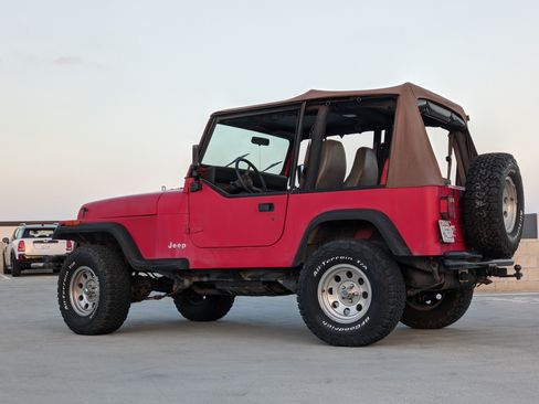 Used 1992 Jeep Wrangler 4WD image 4