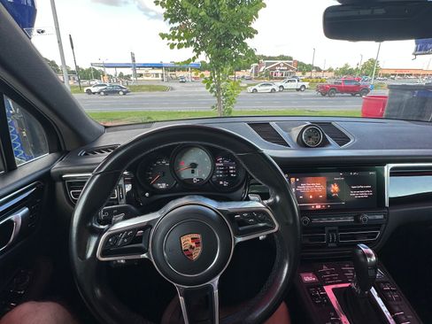 Used 2020 Porsche Macan S w/ Premium Package Plus AWD/4WD image 10