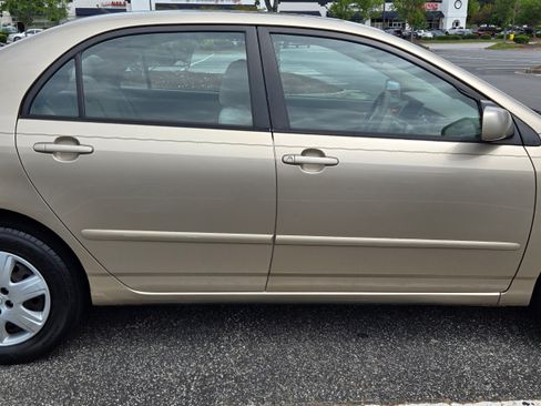 Used 2005 Toyota Corolla LE image 12