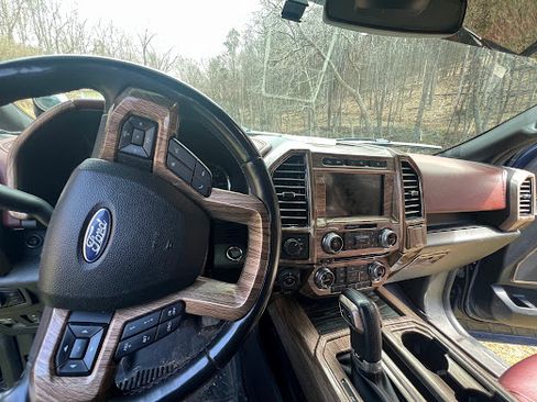 Used 2018 Ford F150 Platinum w/ Equipment Group 701A Luxury image 23