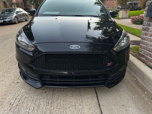 Used 2017 Ford Focus ST image 4