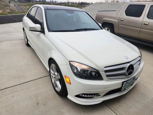 Used 2011 Mercedes-Benz C 300 4MATIC Sedan image 5