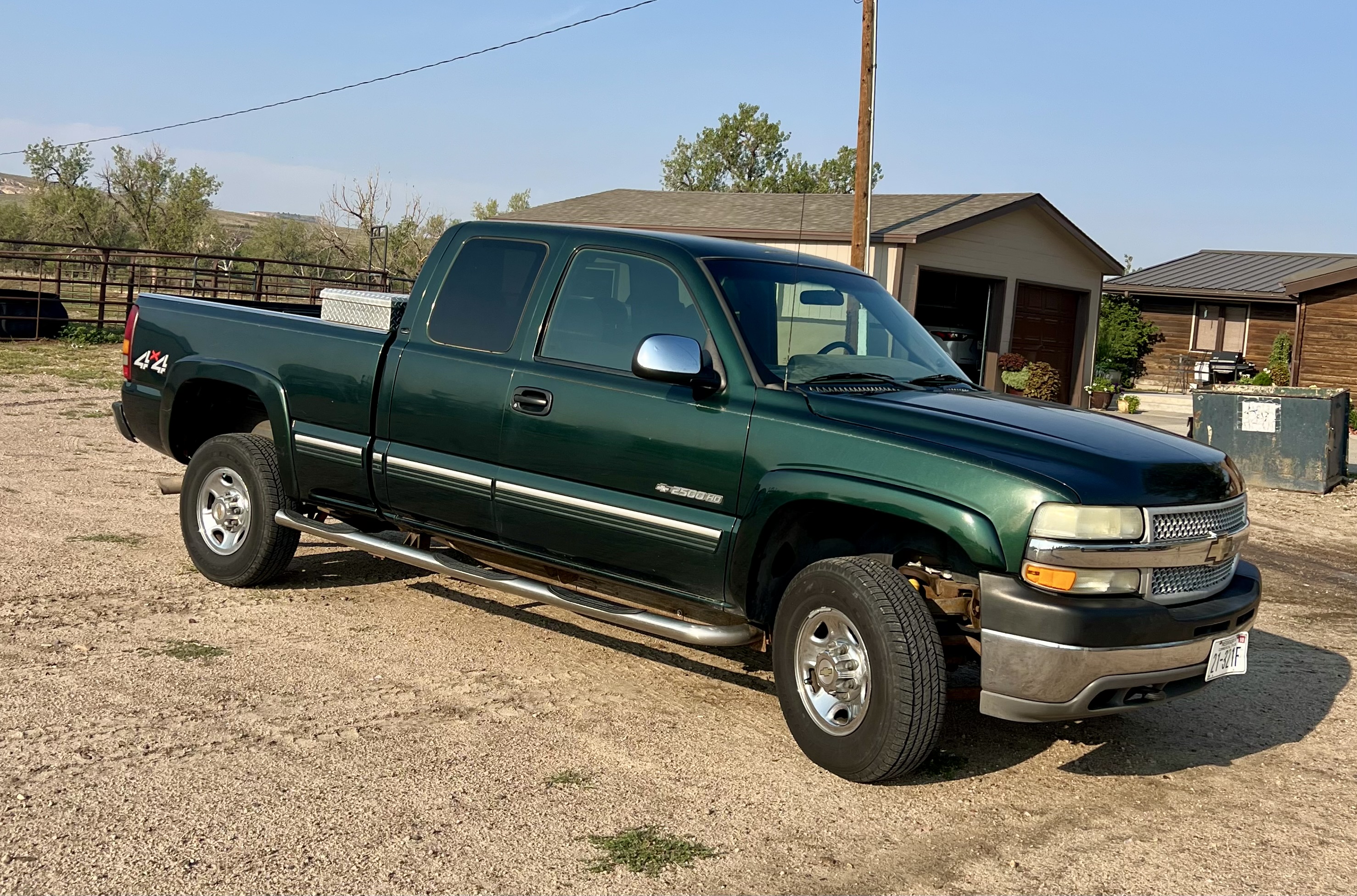 Used 2002 Chevrolet Silverado 2500 LS AWD/4WD image 2