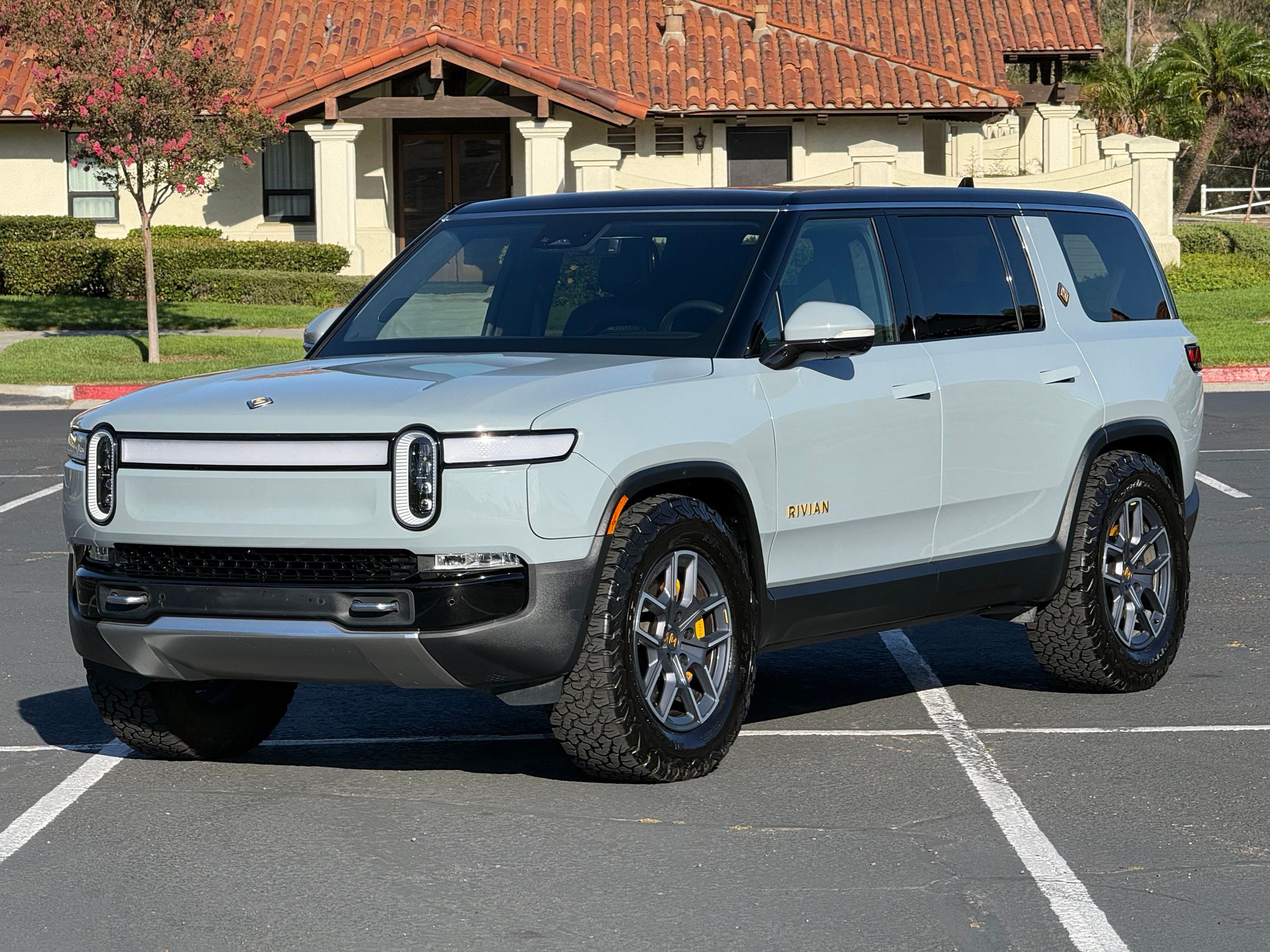 Used 2023 Rivian R1S Adventure Quad AWD/4WD image 1