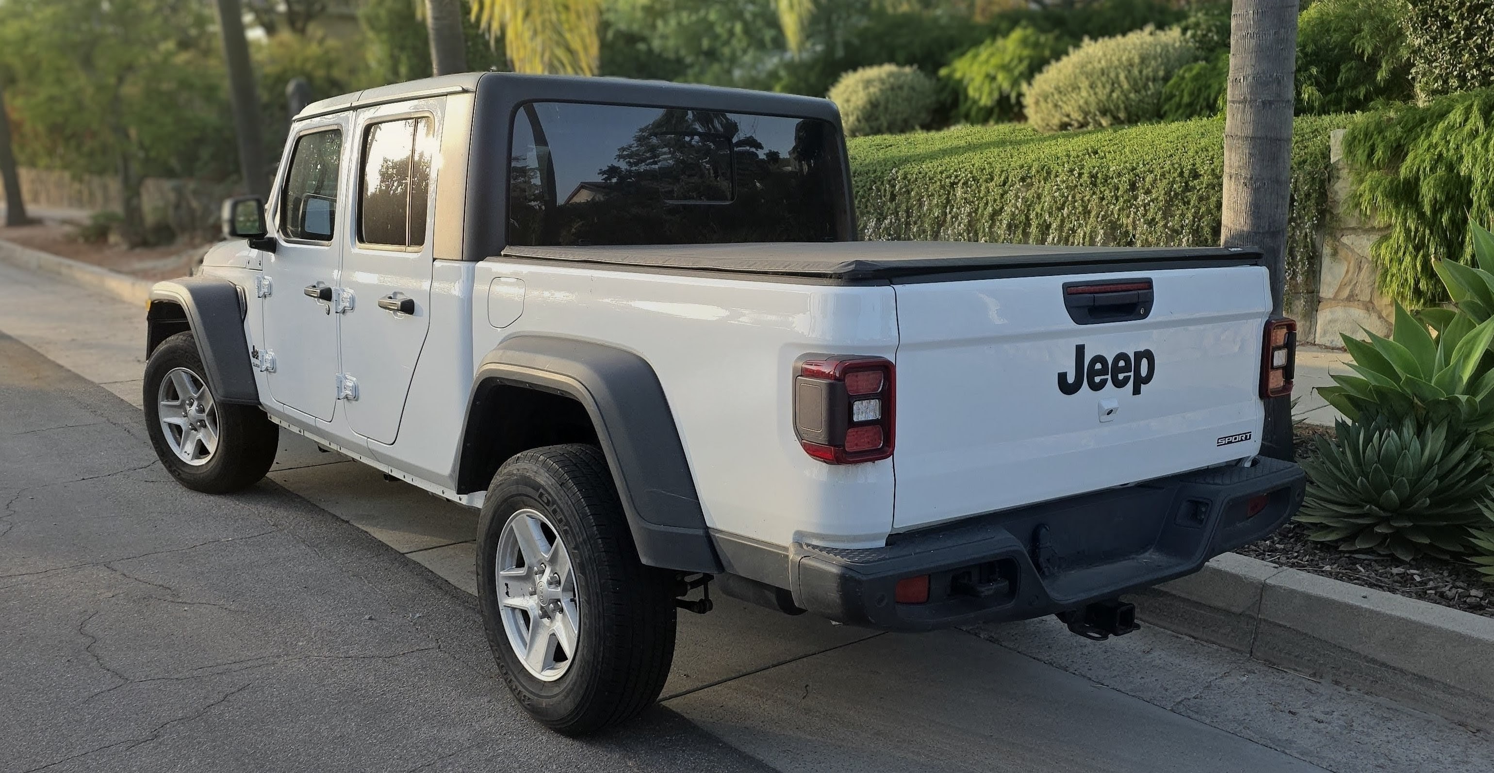 Used 2020 Jeep Gladiator Sport w/ Quick Order Package 24S AWD/4WD image 4