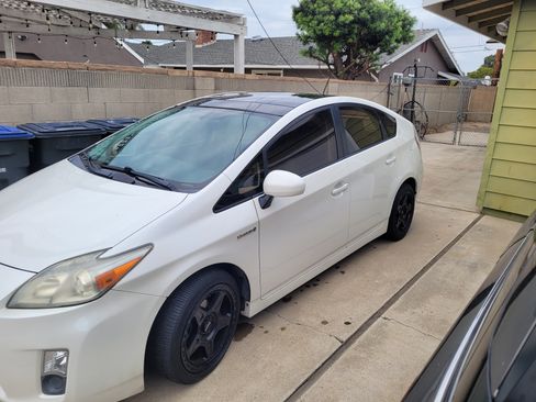 Used 2011 Toyota Prius Four image 2